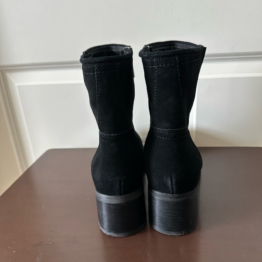Blondo Black Cassidie Waterproof Suede Low Heel Booties Size 10 - Picture 4 of 8